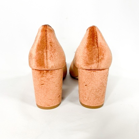 ANTHROPOLOGIE Scalloped Velvet Block Heels Tan 10 - Picture 4 of 8